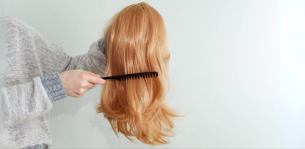 how to de-frizz a synthetic wig