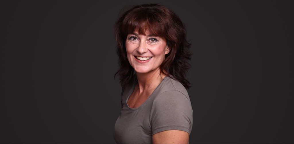 how to style shoulder length hair